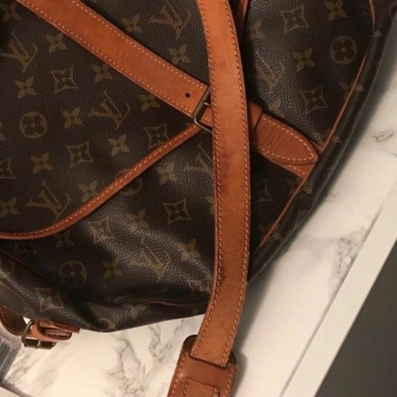 SOLD!!!!Authentic Louis Vuitton Saumur 35 Monogram - Picture 3 of 8